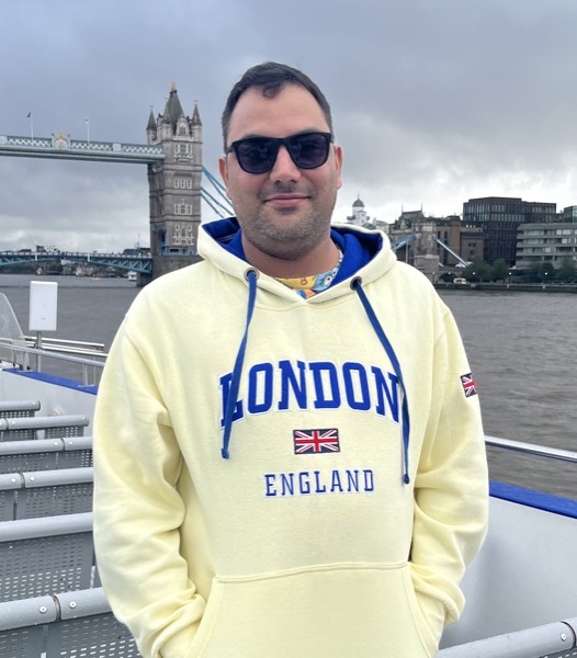 Naveen Bhavnani — Founder & Lead Reviewer